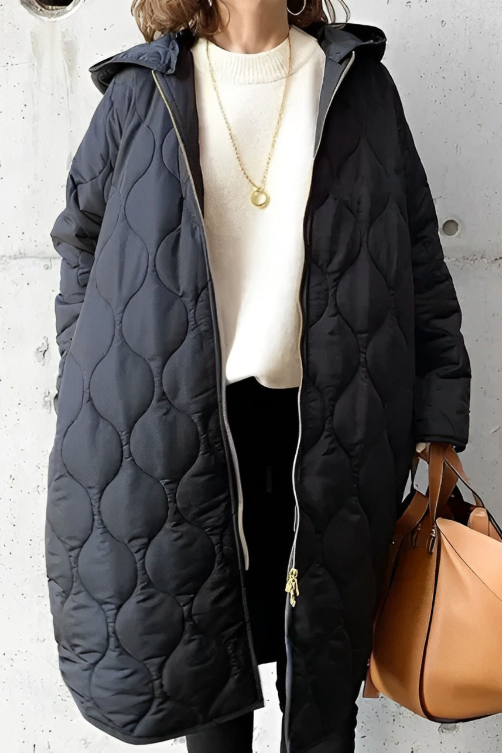 LOLA™ | PARKA MIT KAPUZE UND AUFMERKSAMEN DETAILS