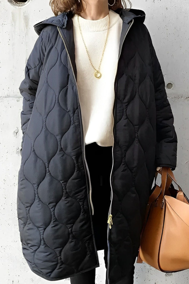 LOLA™ | PARKA MIT KAPUZE UND AUFMERKSAMEN DETAILS