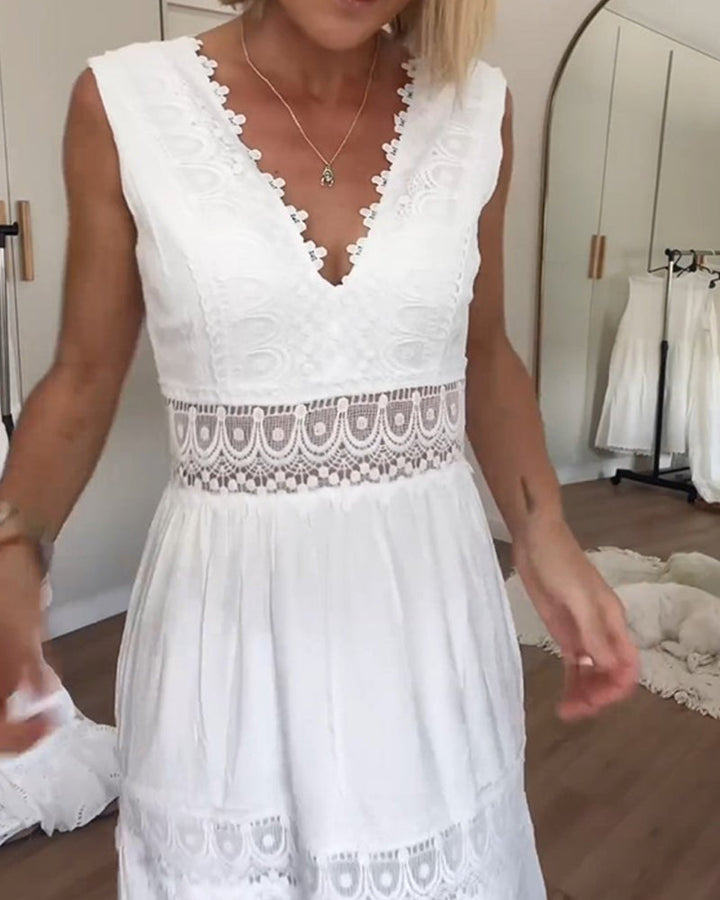 Lea | Spitzenkleid mit V-Ausschnitt (Fast ausverkauft)