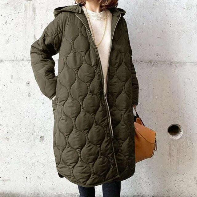 LOLA™ | PARKA MIT KAPUZE UND AUFMERKSAMEN DETAILS
