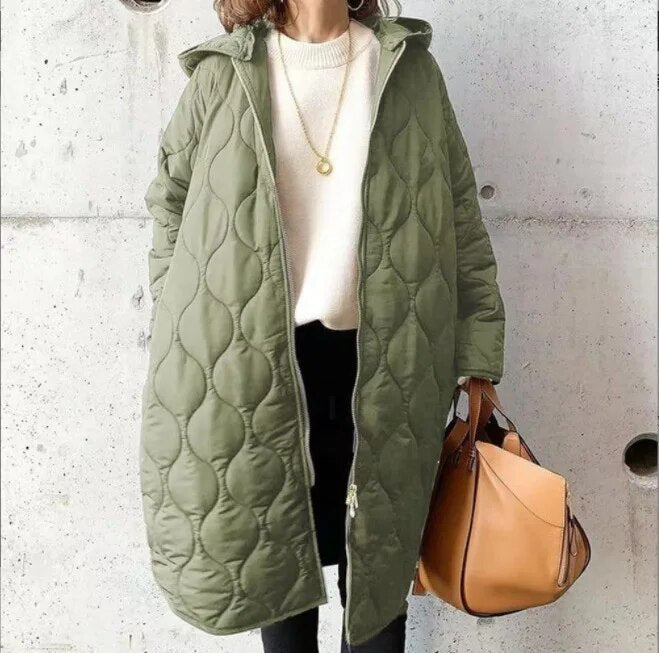 LOLA™ | PARKA MIT KAPUZE UND AUFMERKSAMEN DETAILS